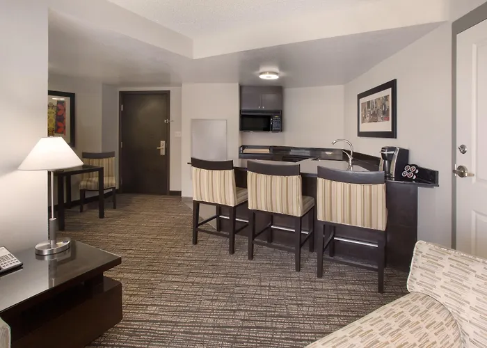 Hotel & North - Airpark By Ihg